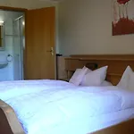 Fogadó Haus Evelyn / Haus Heidemarie *